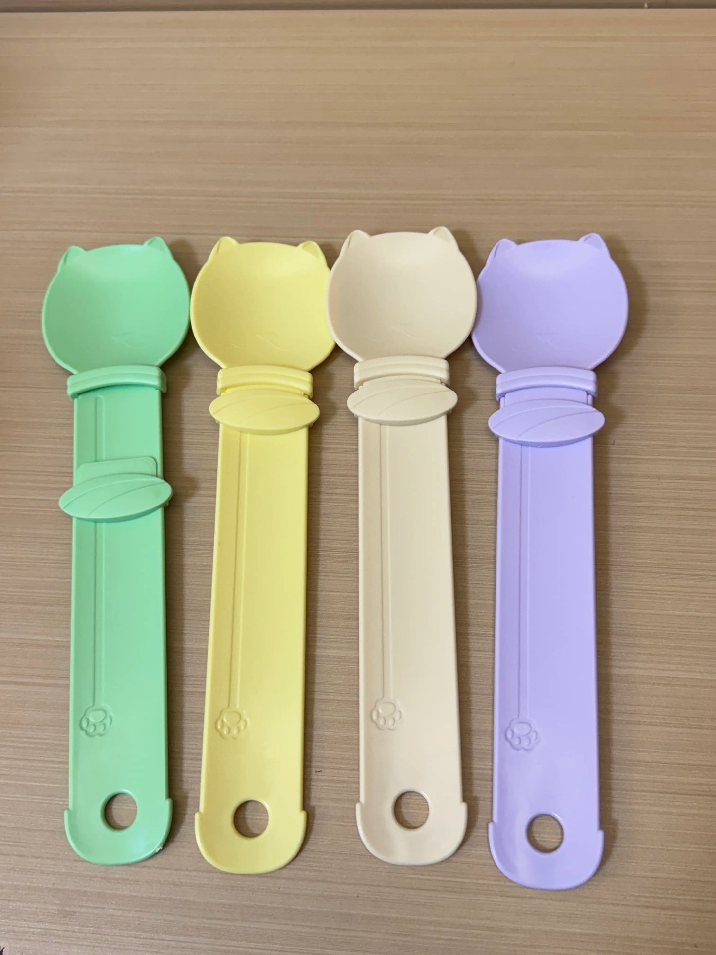 4 Pack Cat Strip Feeder Spoon - Wet Treats Dispense Squeeze Spoon for Cat Liquid Snack Lickable Feeding