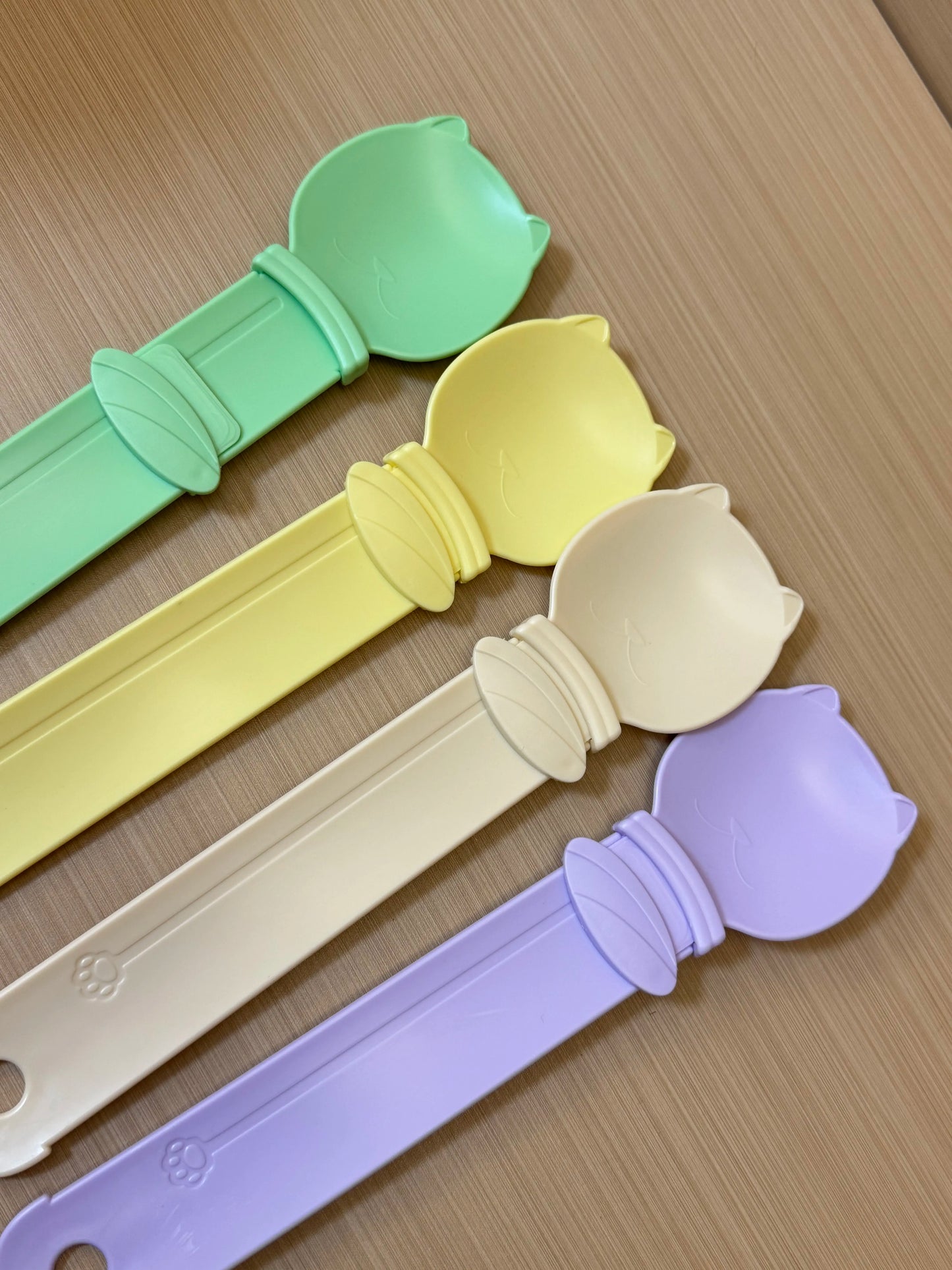 4 Pack Cat Strip Feeder Spoon - Wet Treats Dispense Squeeze Spoon for Cat Liquid Snack Lickable Feeding